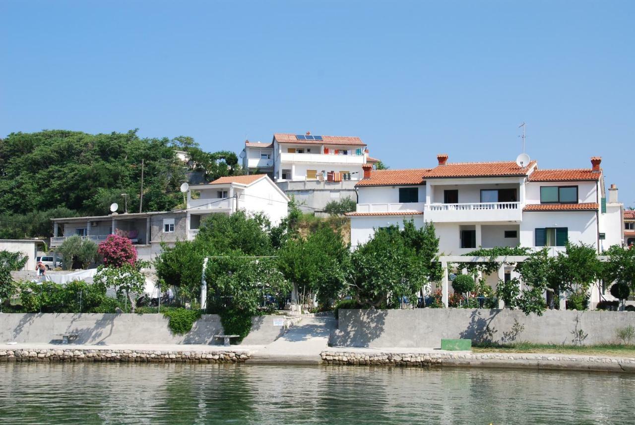 Kampor Apartments Buitenkant foto